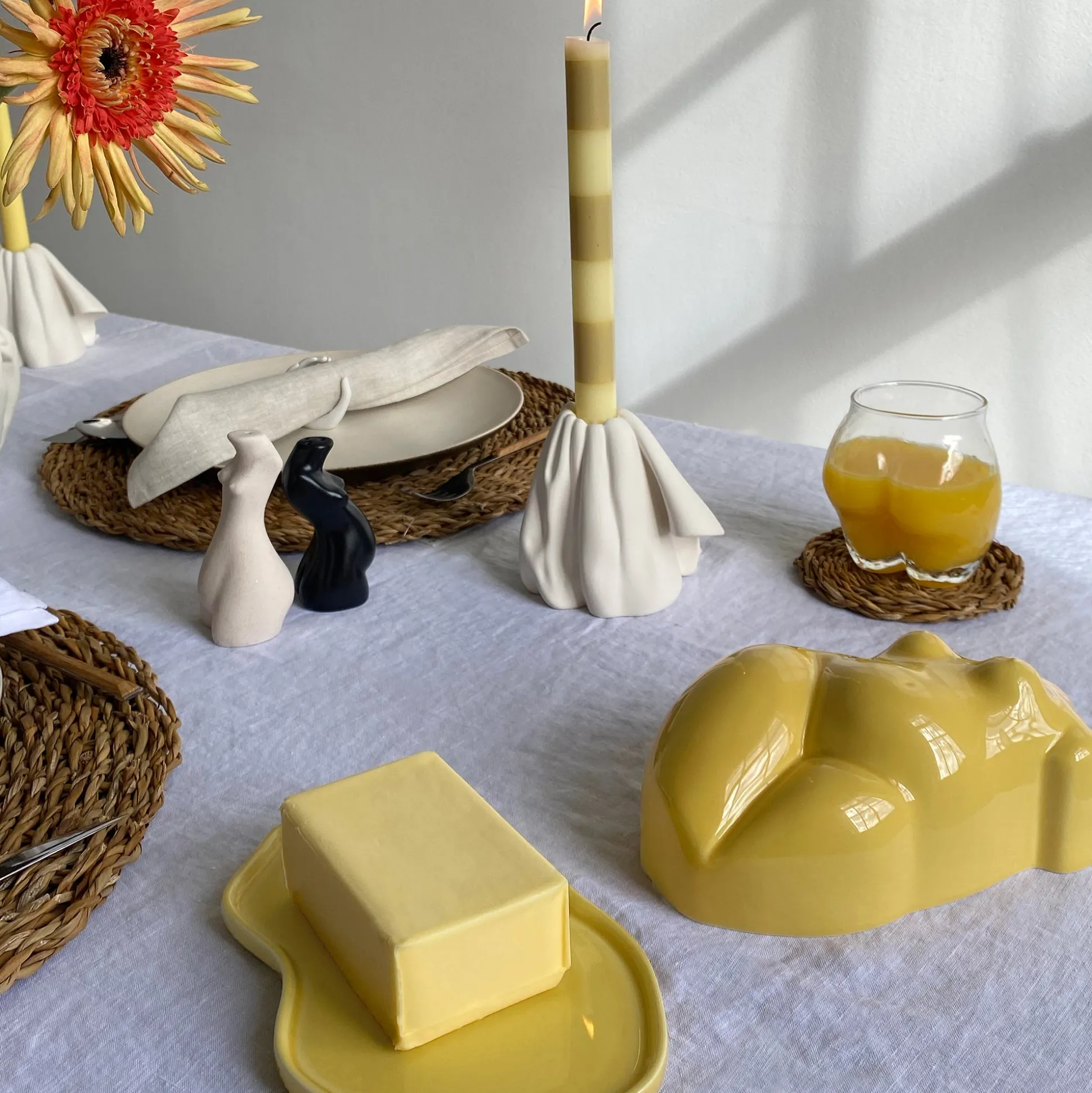 Paire De Salieres Et Poivrieres Pour Le Corps (Beige, Noir)